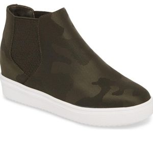 STEVE MADDEN Sultan Chelsea Wedge Sneaker